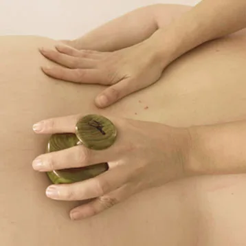 Massage du dos à Saint-Étienne-de-Saint-Geoirs.